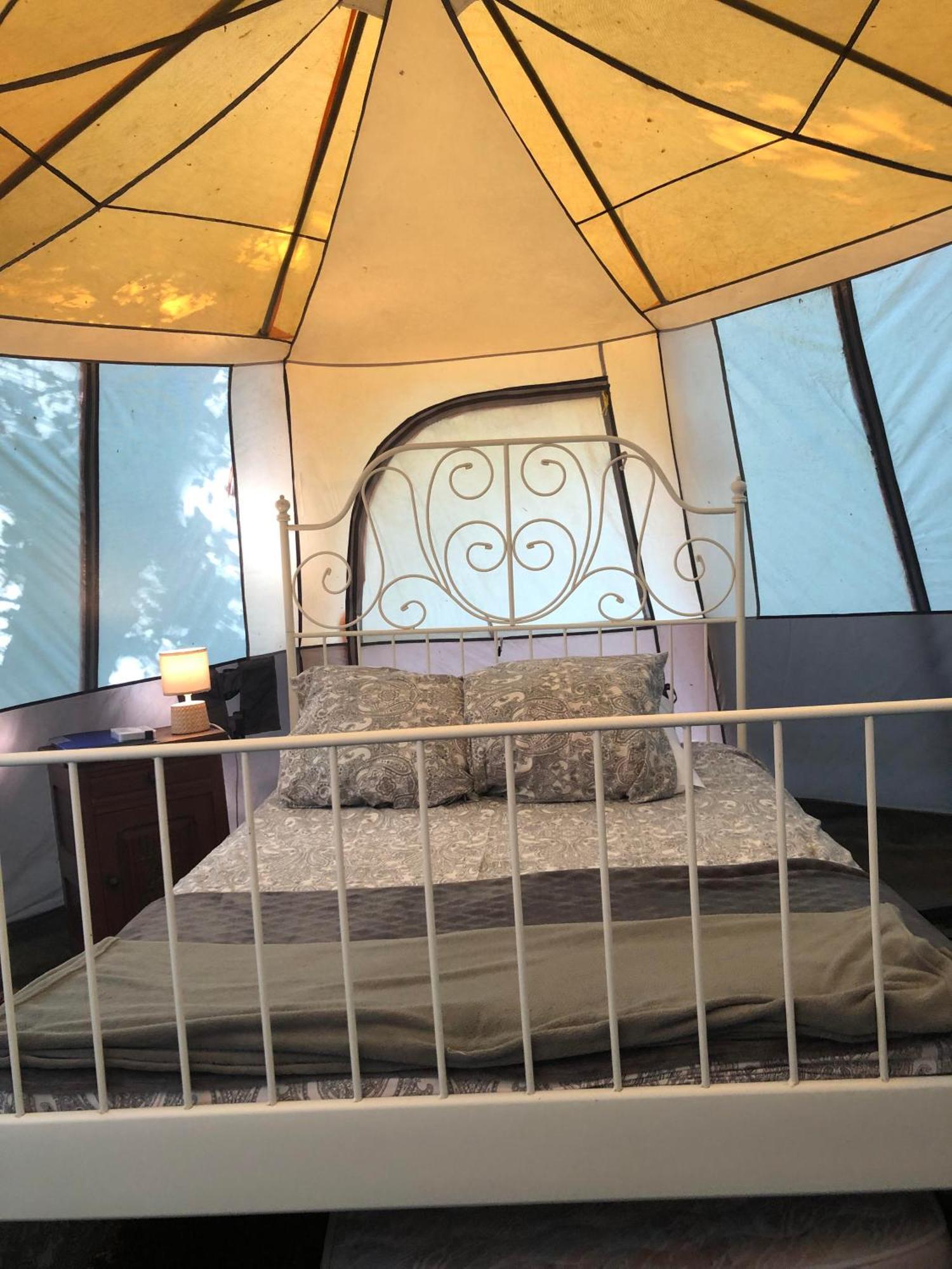 Camping Au Lac Du Drennec Glamping Tent Commana Exterior photo